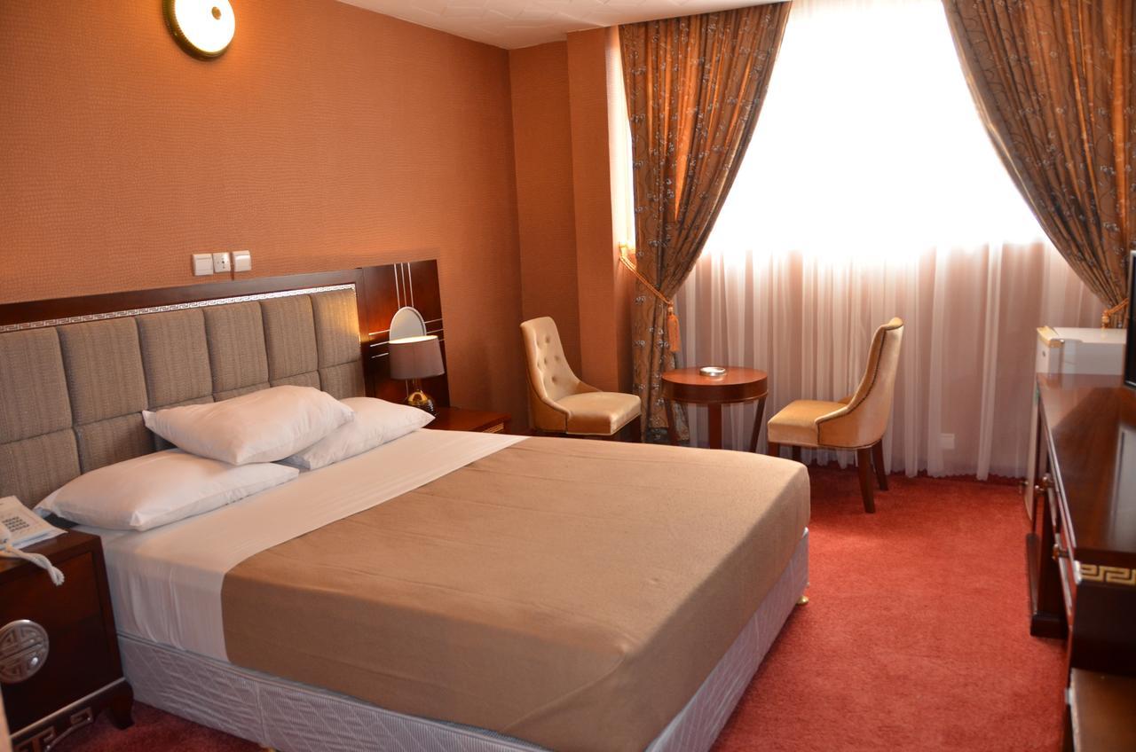 Hotel Palm Beach วากาดูกู ภายนอก รูปภาพ