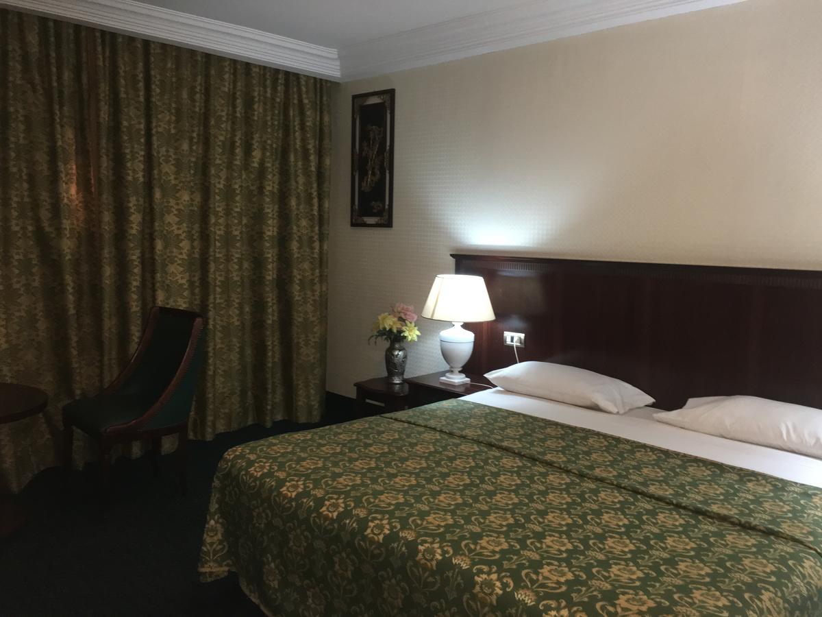Hotel Palm Beach วากาดูกู ภายนอก รูปภาพ