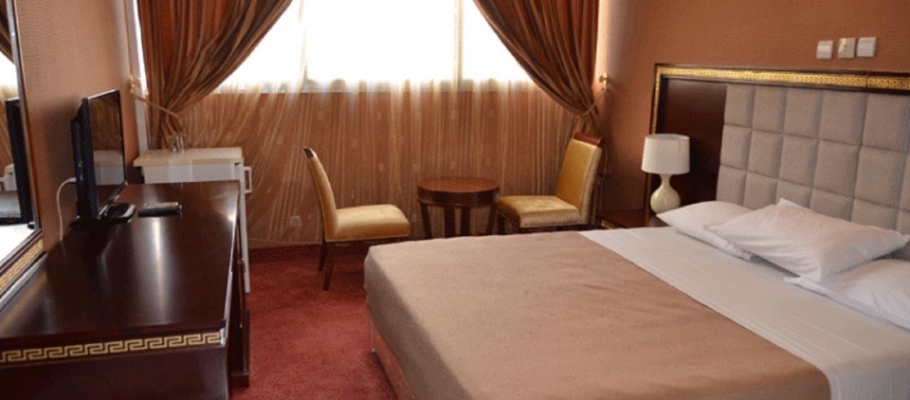 Hotel Palm Beach วากาดูกู ภายนอก รูปภาพ