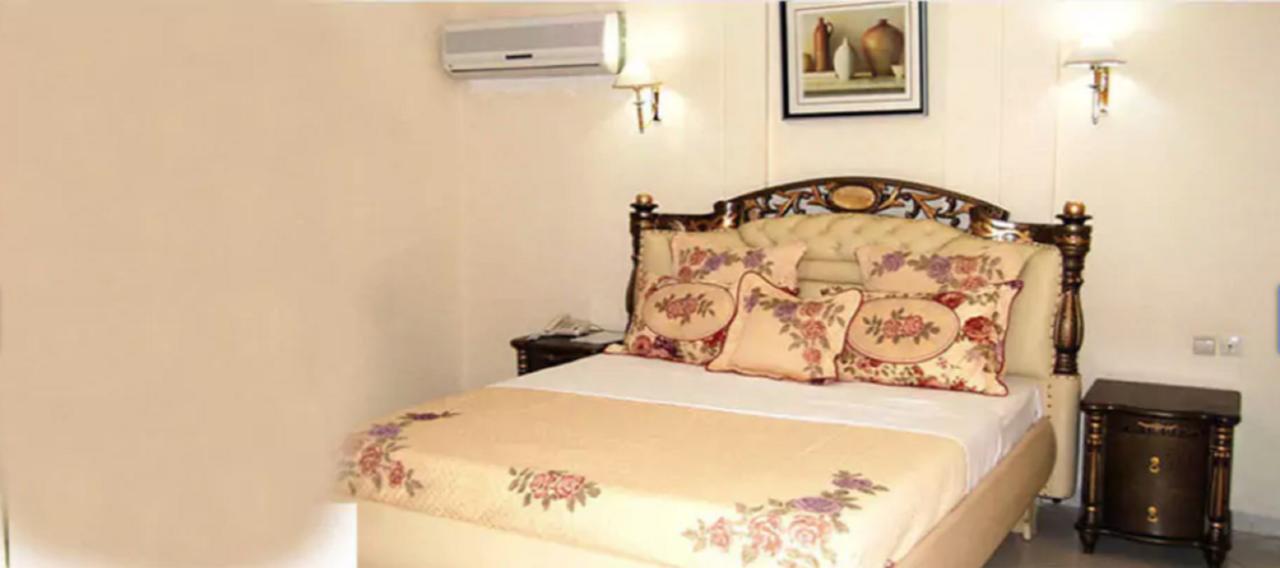 Hotel Palm Beach วากาดูกู ภายนอก รูปภาพ