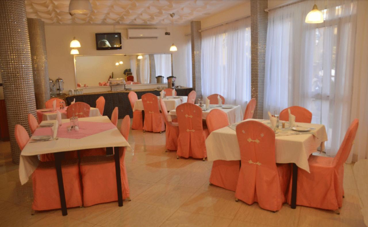 Hotel Palm Beach วากาดูกู ภายนอก รูปภาพ